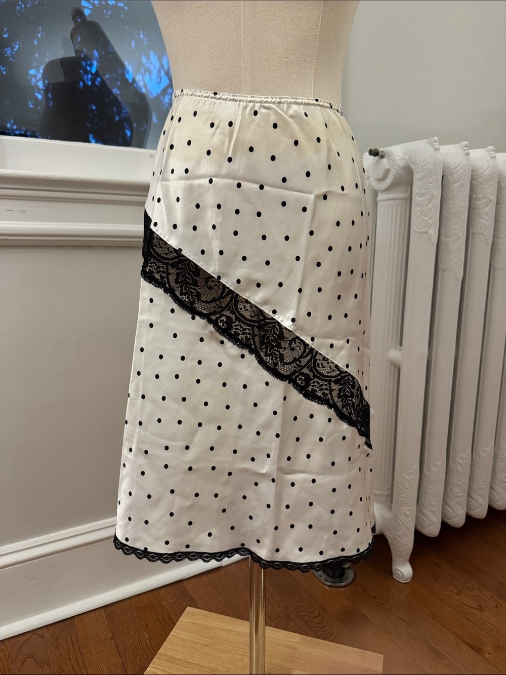 Vintage Valentino Polka Dot Midi halfslip/skirt with Black Lace